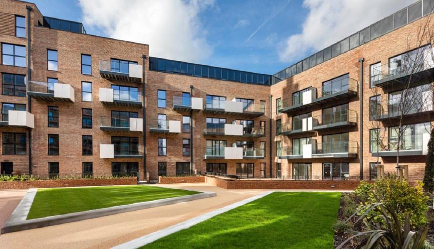 2 bedroom Flat for sale in Lower Sydenham SE26 REF 2202401 (For sale)