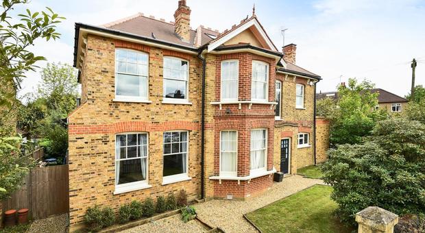 Queen Annes Grove Enfield En1 6 Bedroom House For Sale Queen Annes Grove Enfield En1 6 Bedroom House For Sale