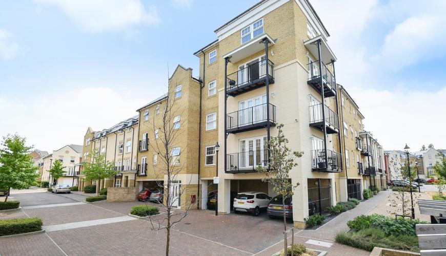 2 bedroom Flat for sale in Renwick Drive, Bromley BR2 (Contracts