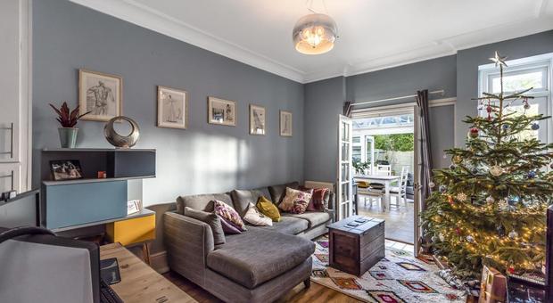 2 Bedroom Flat For Sale In Birchwood Road Furzedown Sw17 Sold