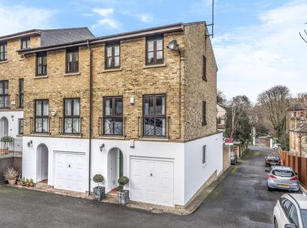 Houses Sold Near East Ham Tube With 3 Bedrooms Showing 241