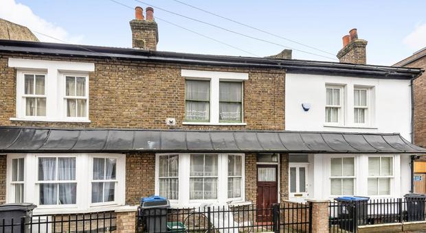 2 Bedroom House For Sale In Station Road Kingston Upon