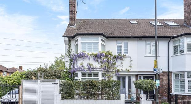 3 Bedroom House For Sale In Havelock Road Wimbledon Sw19 - 