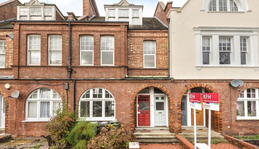 3 bedroom Flat for sale in Hillside Road, Streatham Hill SW2 (For sale