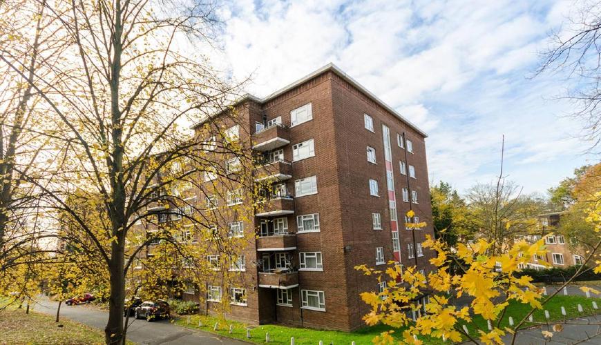 2 bedroom Flat for sale in Kingston Hill, Kingston upon Thames KT2 (Under offer) KFH