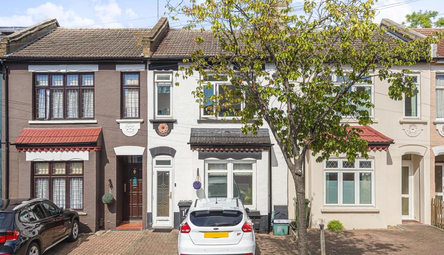 2 Bedroom House For Sale In Havelock Road Bromley Br2 Under Offer Kfh