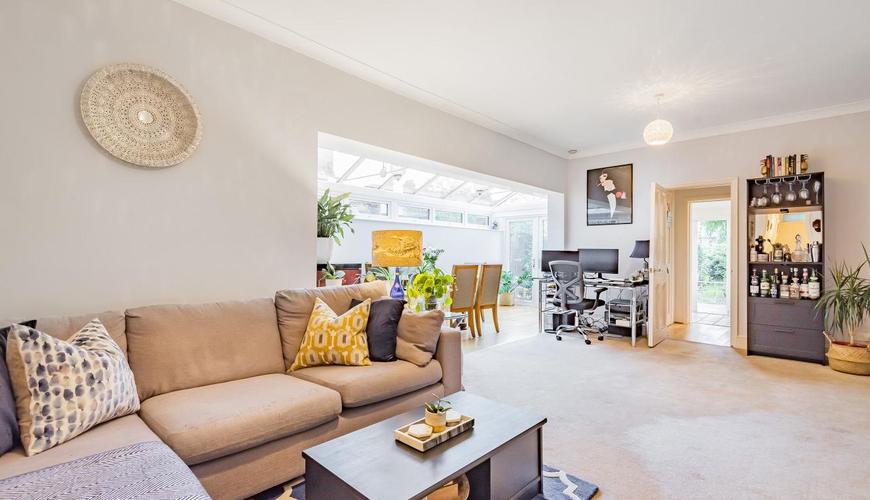 2 bedroom Flat for sale in Queens Road, Wimbledon SW19 (For sale) KFH