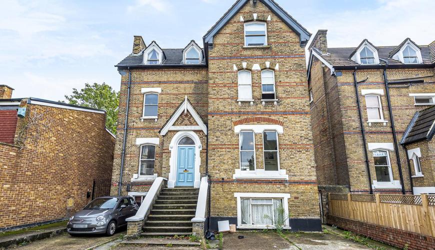 2 bedroom Flat for sale in Mount Ephraim Road, Streatham SW16 (For sale