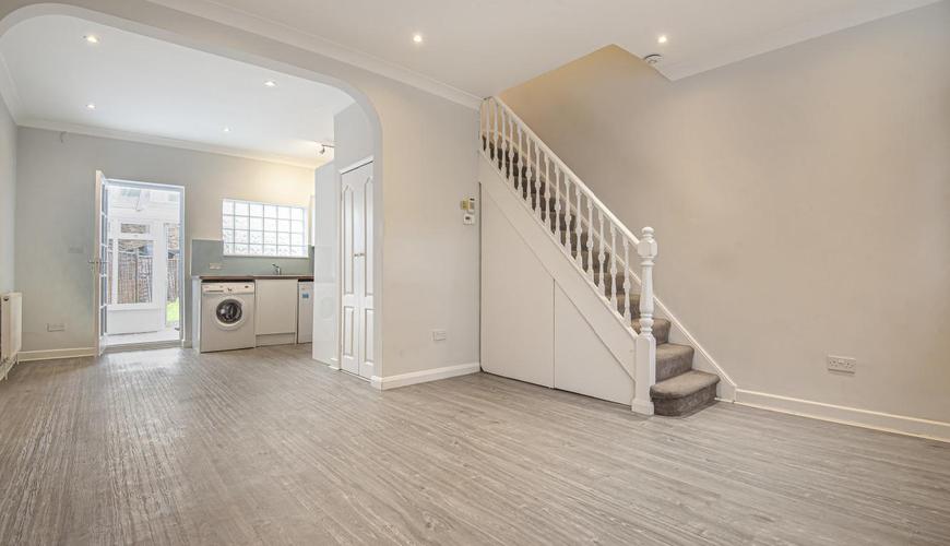 2 bedroom House for sale in Vernon Avenue, Raynes Park SW20 (Under