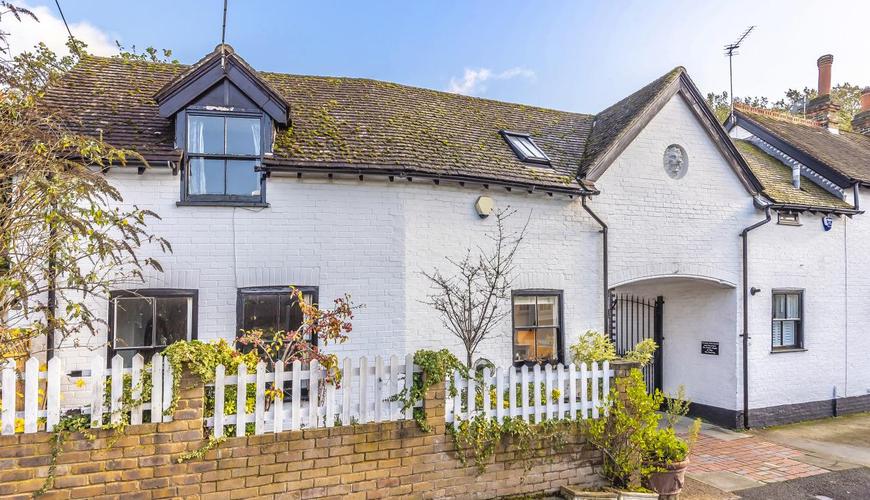 2 bedroom House for sale in Susan Wood, Chislehurst BR7 (Under offer) KFH