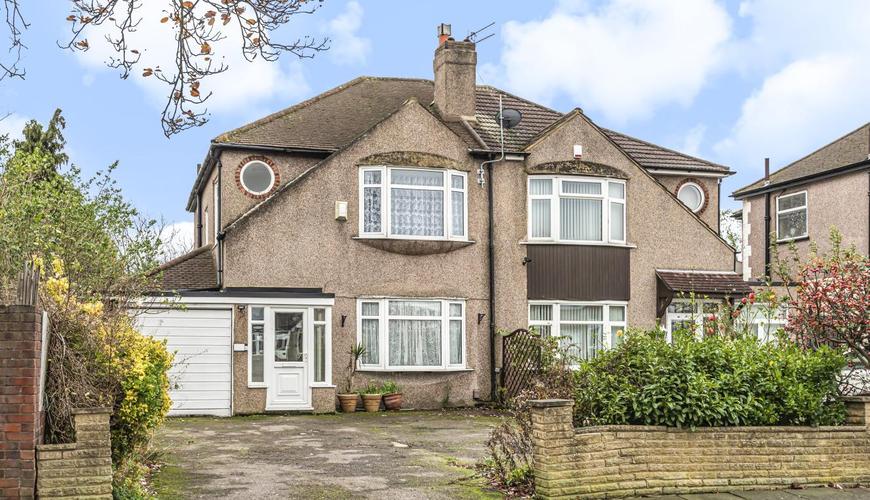 3 bedroom House for sale in Leysdown Road, Mottingham SE9 (Under offer) KFH