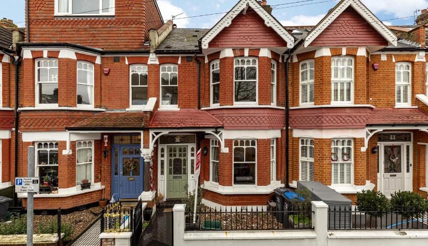 4 bedroom House for sale in Ashen Grove, Wimbledon Park SW19 (Contracts