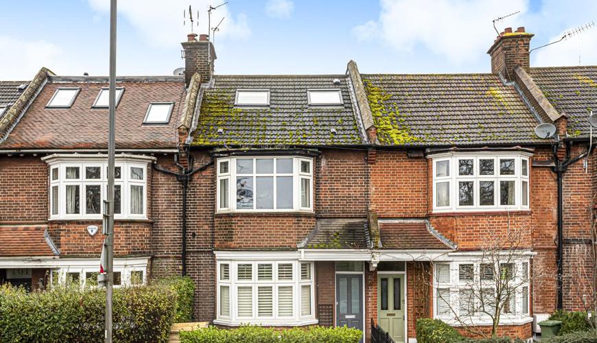 2 bedroom Flat for sale in Burntwood Lane, Earlsfield SW17 (For sale) KFH