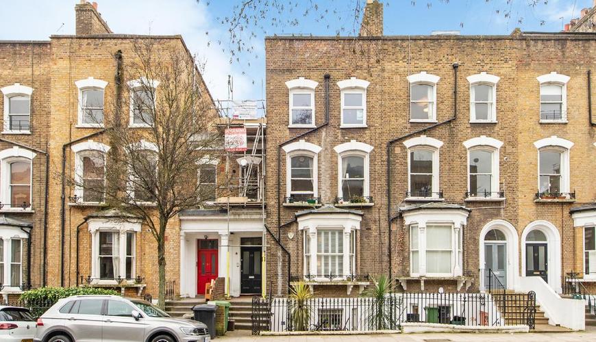 1 bedroom Flat for sale in Beresford Road, Highbury N5 (Contracts
