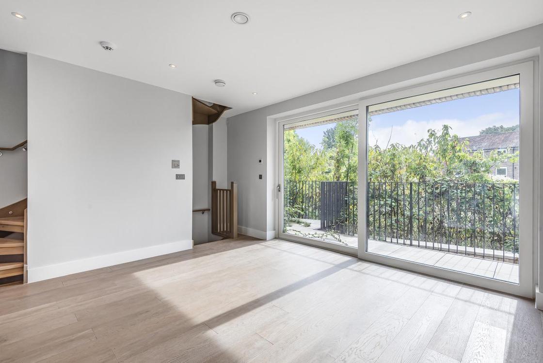 3 bedroom House for sale in Half Moon Lane, North Dulwich SE24