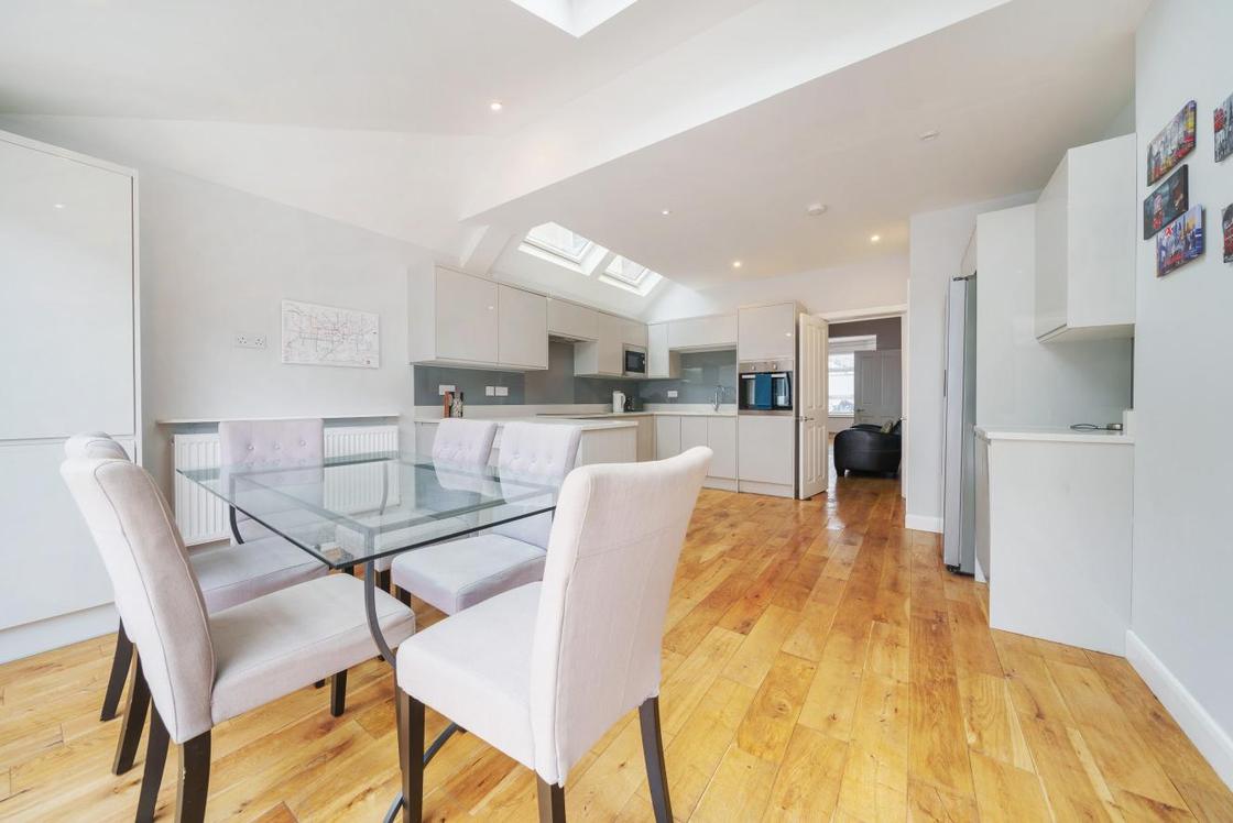 4 bedroom House for sale in Totterdown Street, Tooting SW17